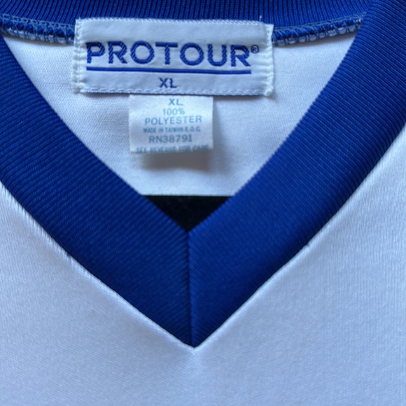 NY ISLANDERS HOCKEY JERSEY - Picture 4 of 4